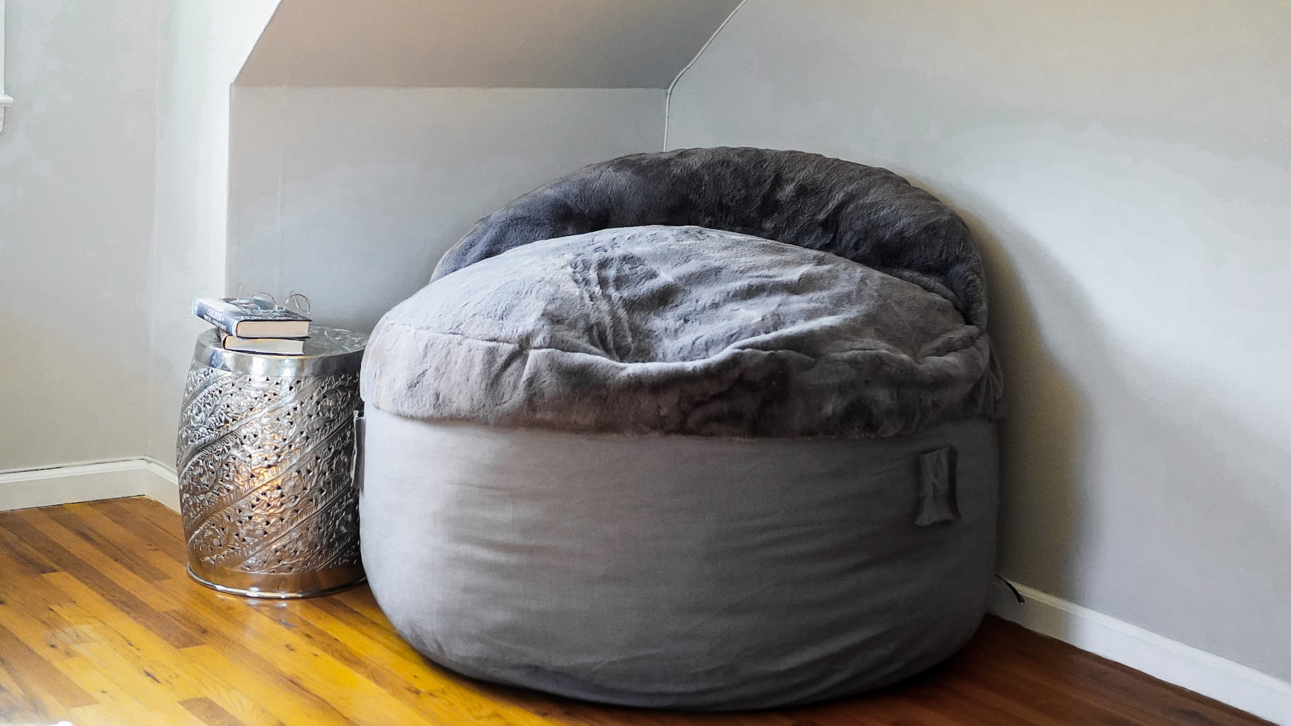 CordaRoy's NEST chair in the corner of a home. 