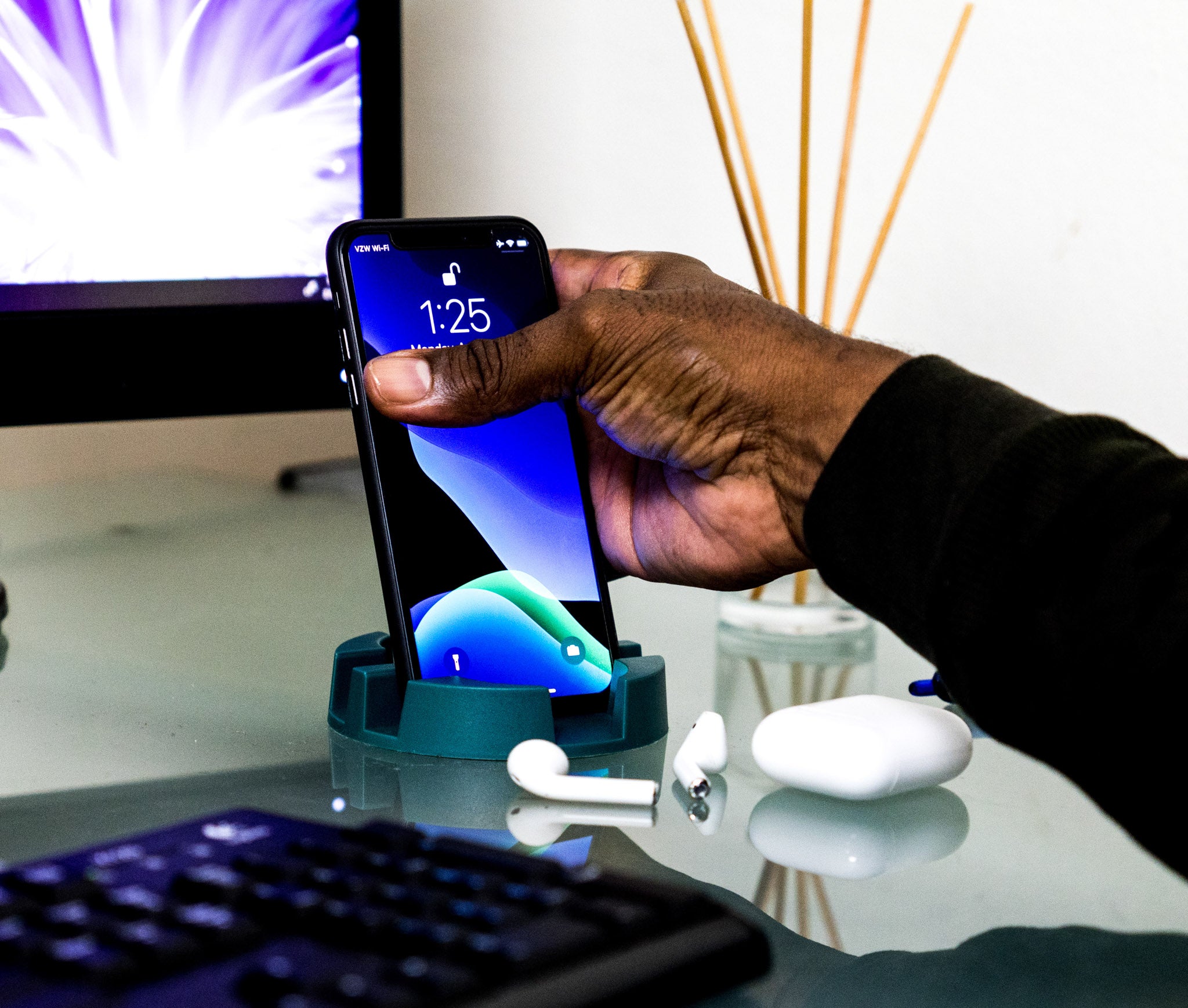 Group Call Stand Device Stand: How it Can Improve Your Conference Calls | cordaroys ...