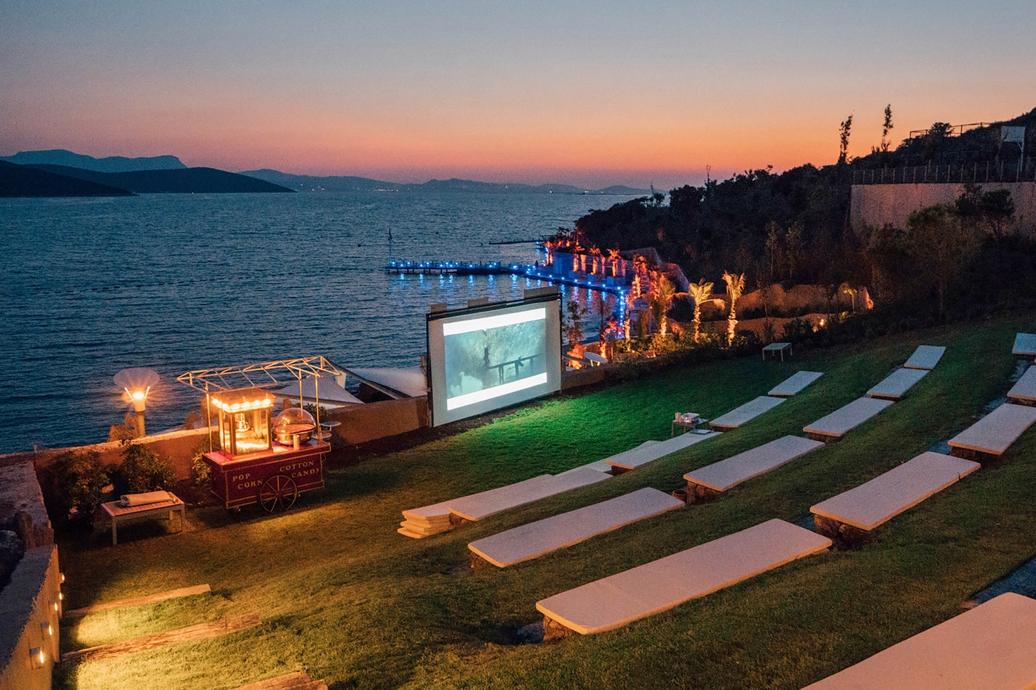 How To Make Your Next Backyard Movie Night Cozy